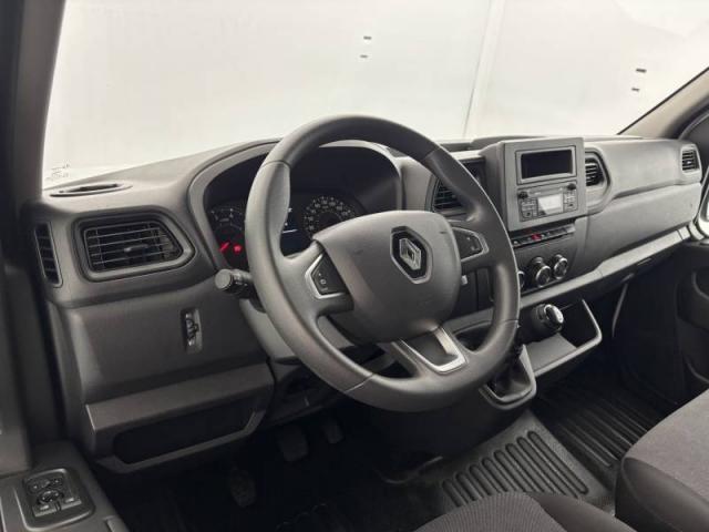 Renault Master image 1