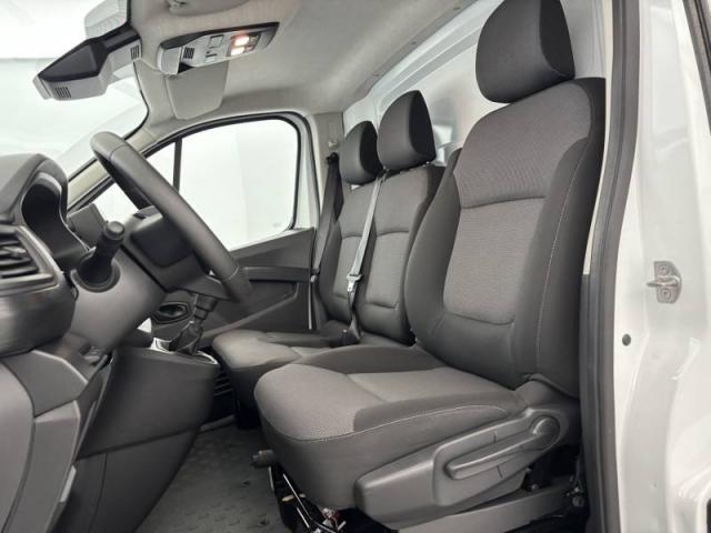 Renault Trafic image 9