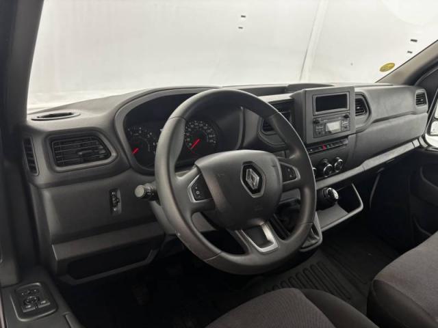 Renault Master image 1