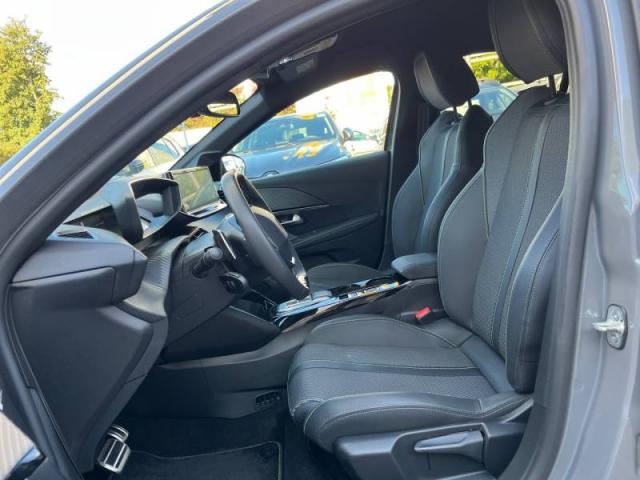 Peugeot 208 image 8