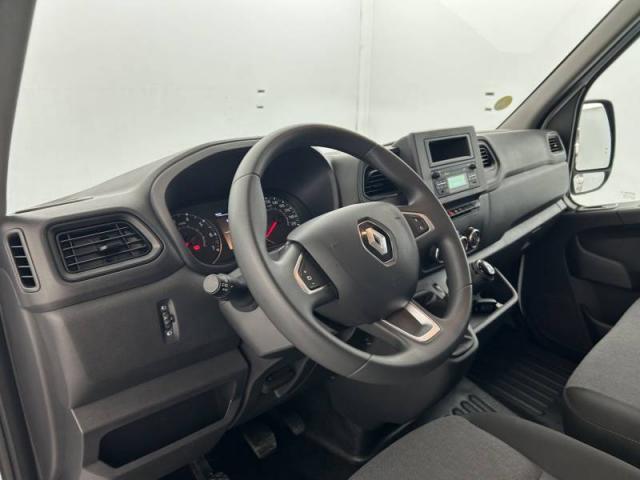 Renault Master image 2
