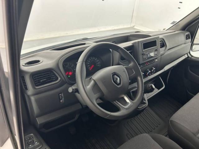 Renault Master image 1