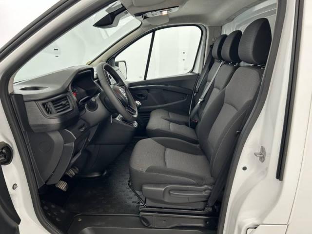 Renault Trafic image 2