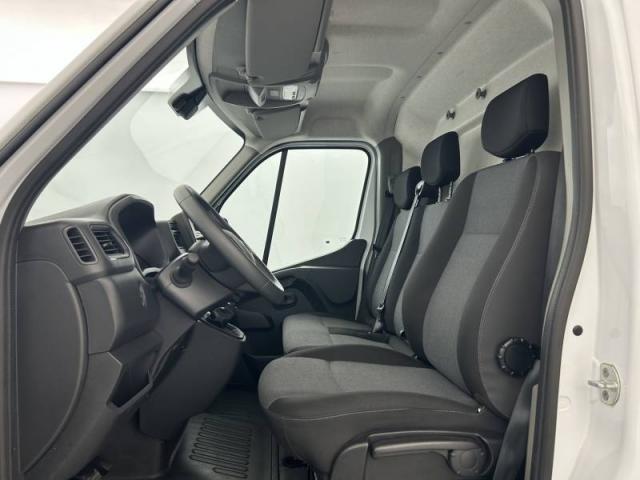 Renault Master image 2