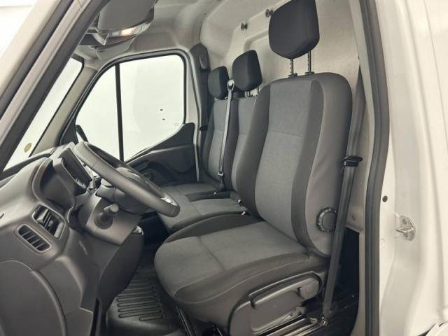 Renault Master image 2