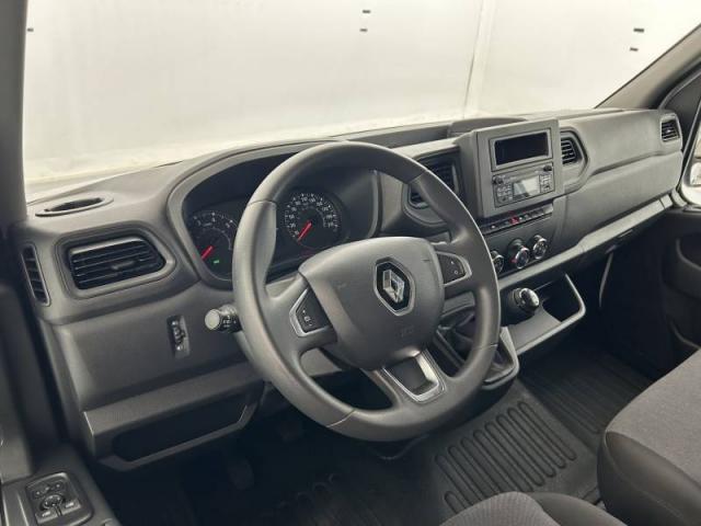 Renault Master image 1