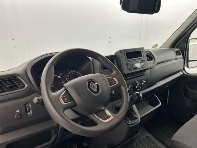 Renault Master image 1