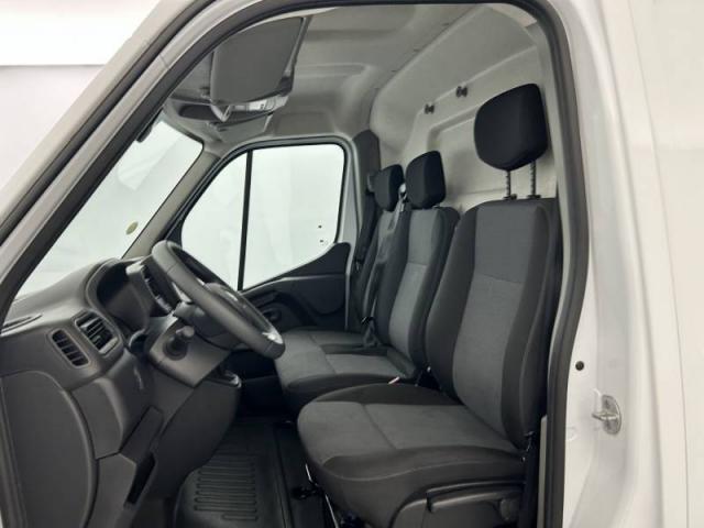 Renault Master image 2