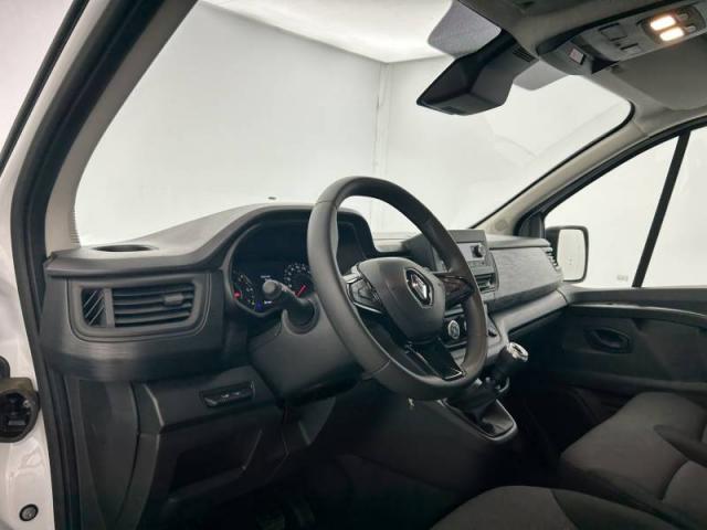 Renault Trafic image 1