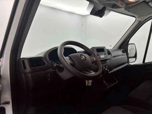 Renault Master image 1