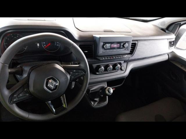 Renault Trafic image 2
