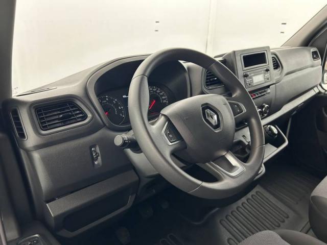 Renault Master image 1