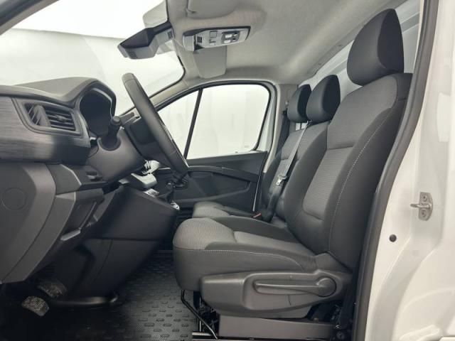 Renault Trafic image 2