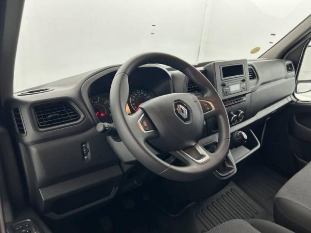 Renault Master image 1