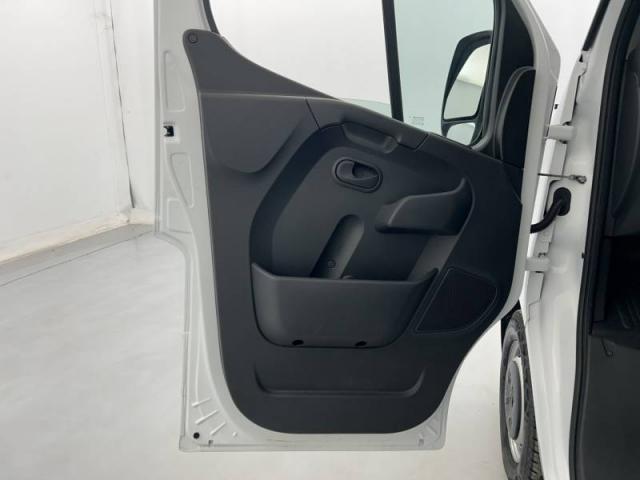 Renault Master image 1