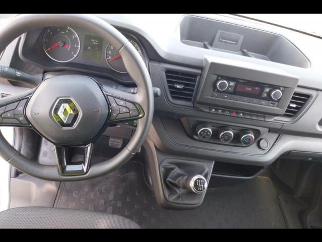 Renault Trafic image 2