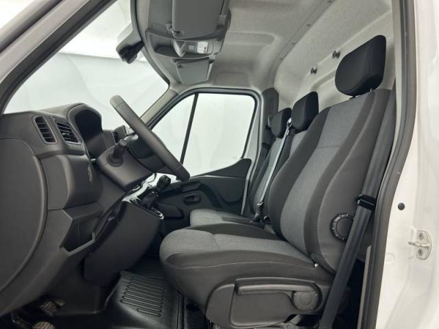 Renault Master image 1