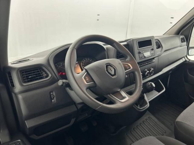 Renault Master image 1