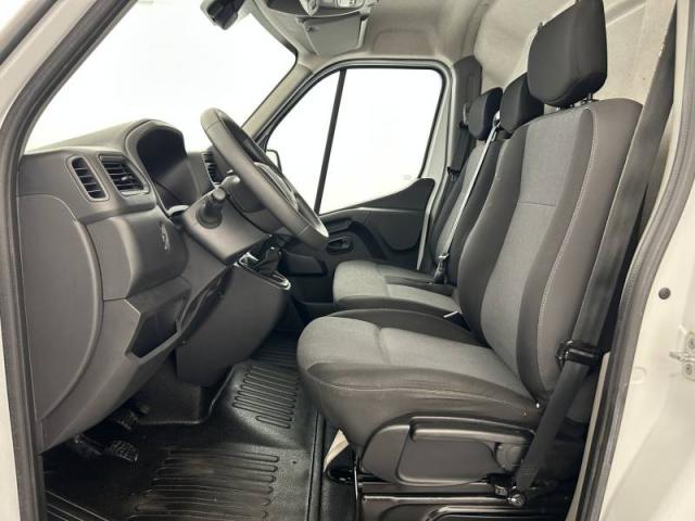 Renault Master image 2