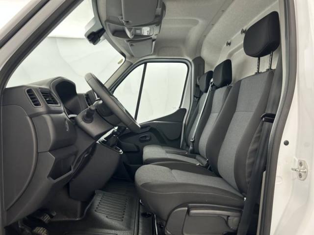 Renault Master image 1