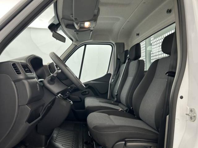 Renault Master image 2