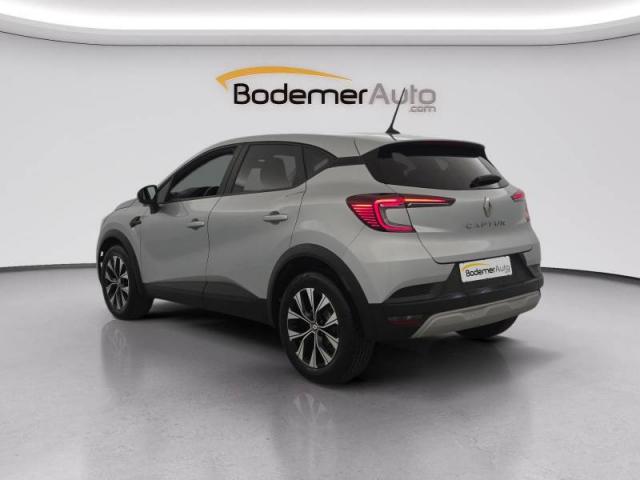 Renault Captur image 2