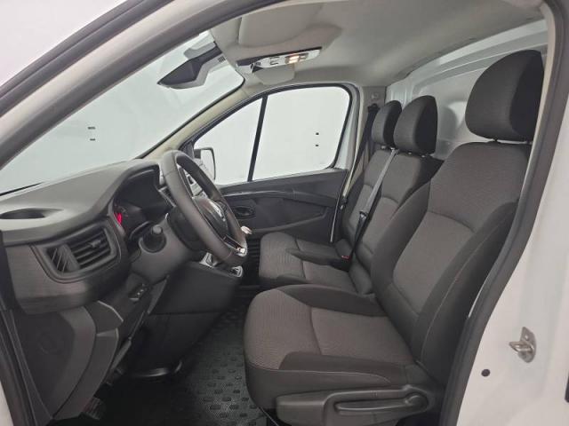 Renault Trafic image 2