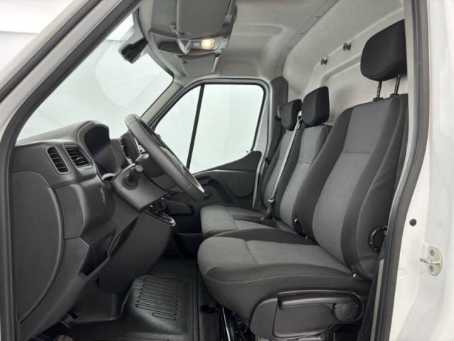 Renault Master image 2