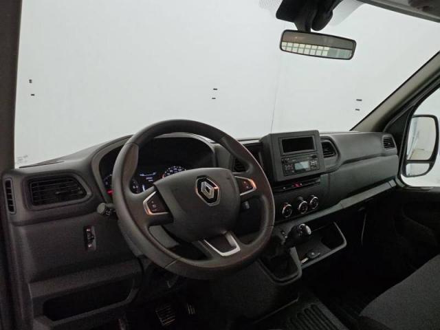 Renault Master image 1