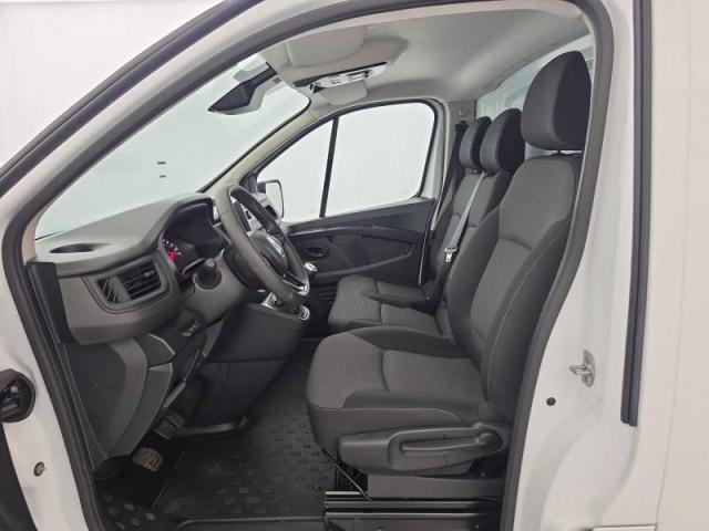 Renault Trafic image 2