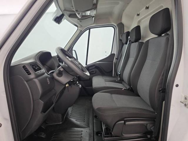 Renault Master image 1