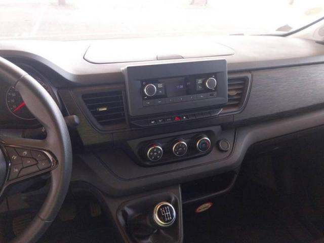Renault Trafic image 8