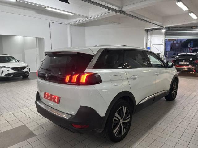 Peugeot 5008 image 1