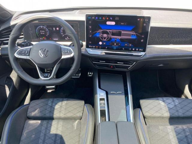 Volkswagen Passat image 9