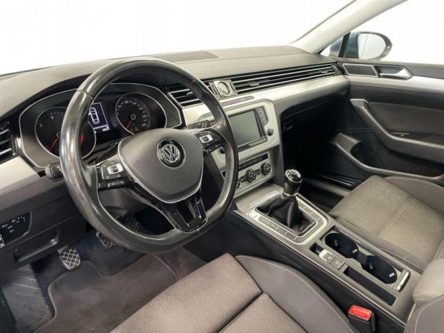 Volkswagen Passat image 5