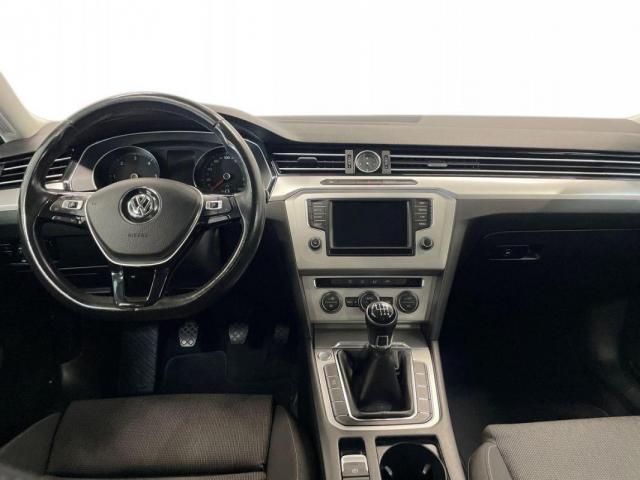 Volkswagen Passat image 7