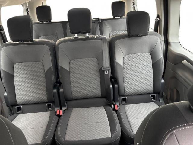 Volkswagen Caravelle image 6