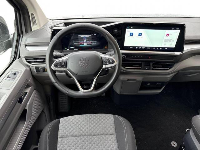 Volkswagen Caravelle image 9