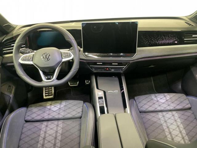 Volkswagen Passat image 1