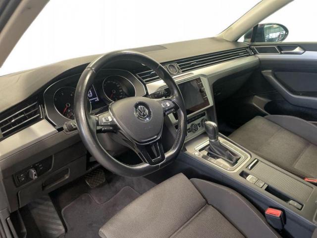 Volkswagen Passat image 8