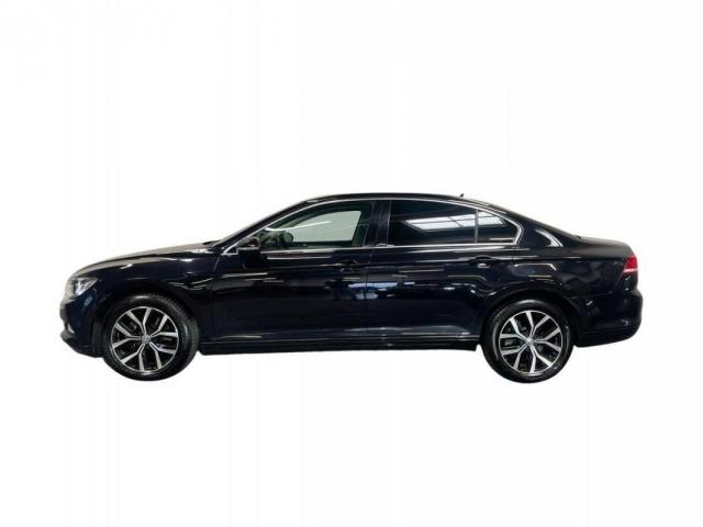 Volkswagen Passat image 1