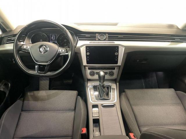 Volkswagen Passat image 9