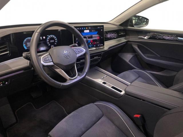 Volkswagen Passat image 8