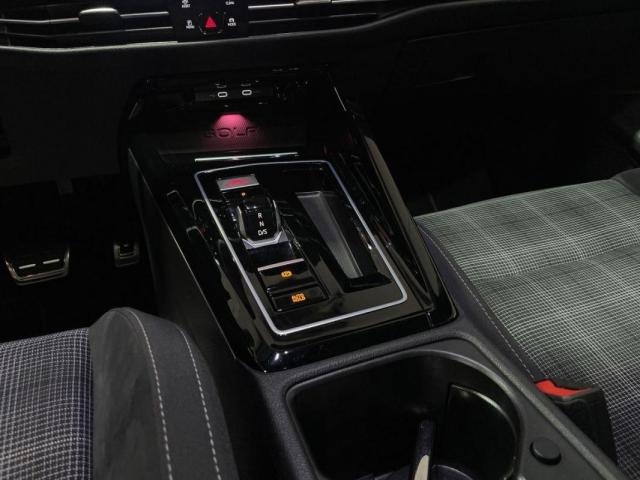 Volkswagen Golf image 9