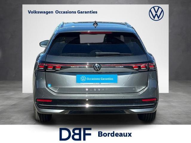 Volkswagen Passat image 9
