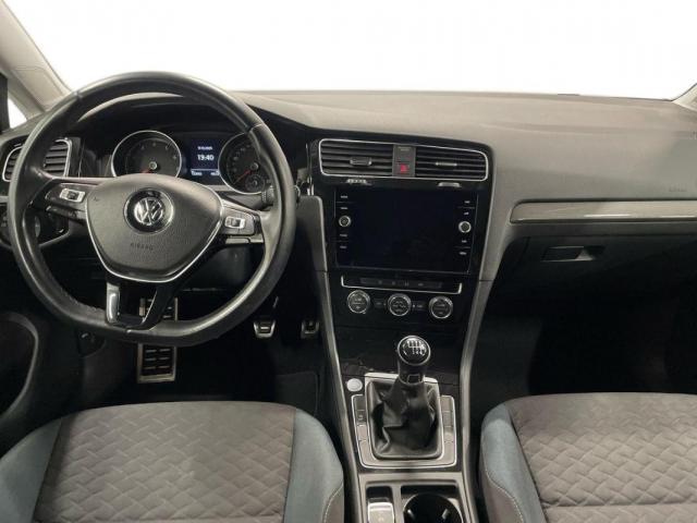 Volkswagen Golf image 9