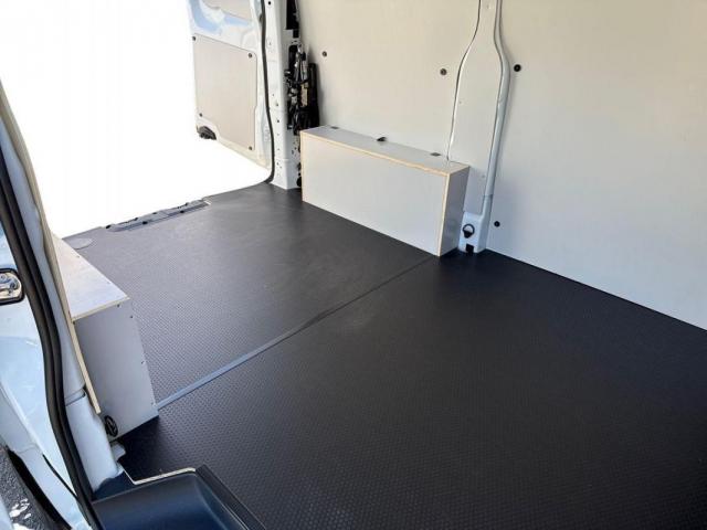 Volkswagen Transporter image 7