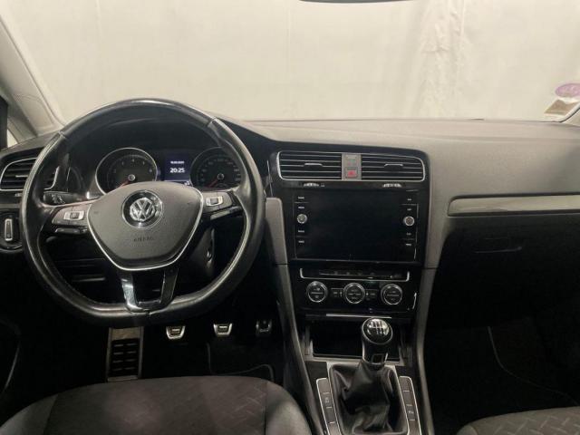 Volkswagen Golf image 9