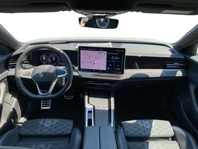 Volkswagen Passat image 2
