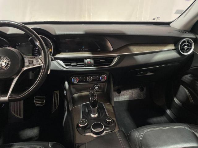 Alfa Romeo Stelvio image 8